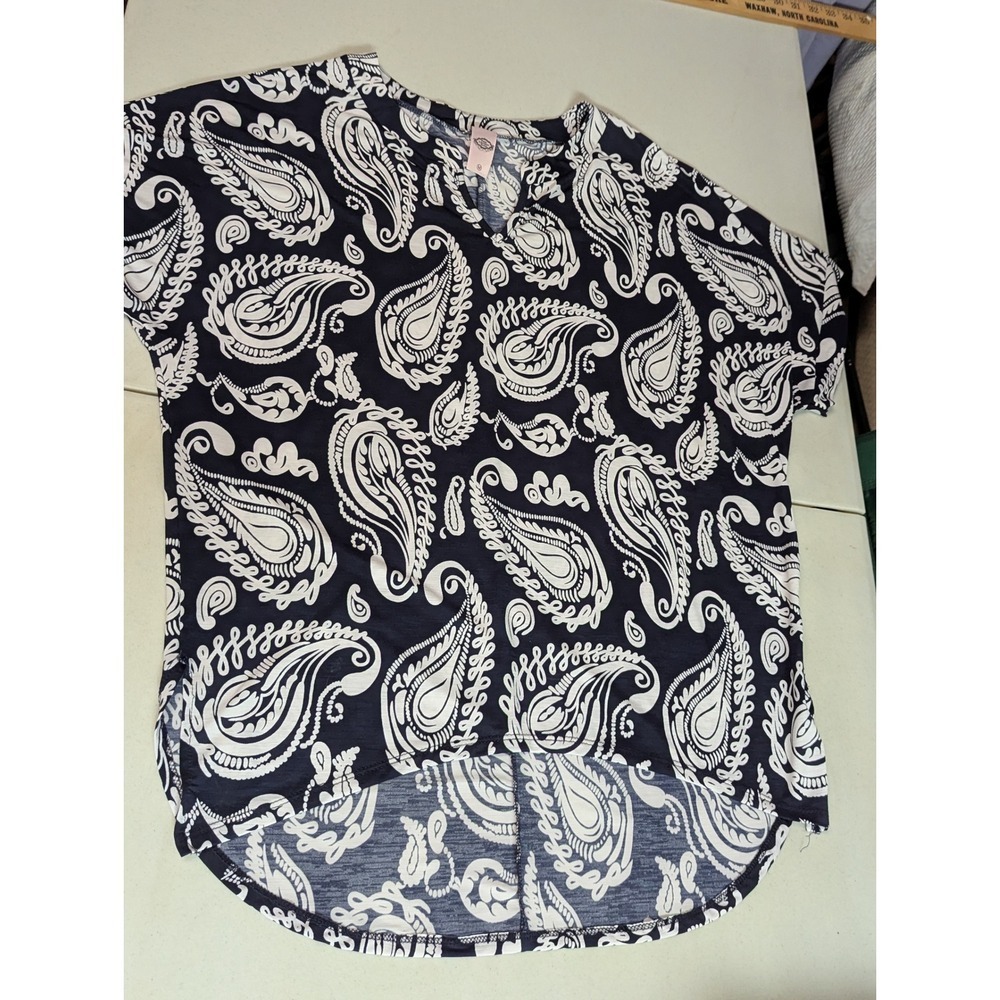 Pink Coconut Boutique Black White Paisley Print V Neck High‎ Low Top Women's Med